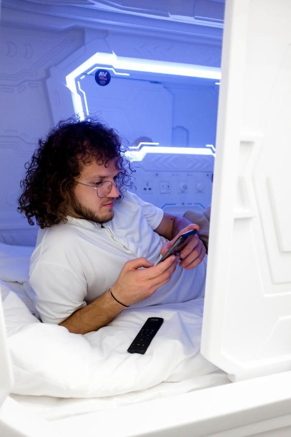 AV-1 Capsule Hotel Kiev Exterior foto