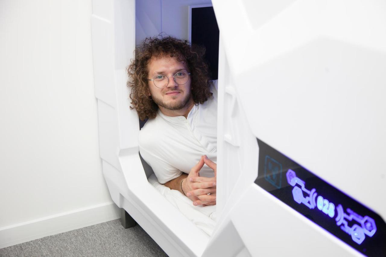 AV-1 Capsule Hotel Kiev Exterior foto