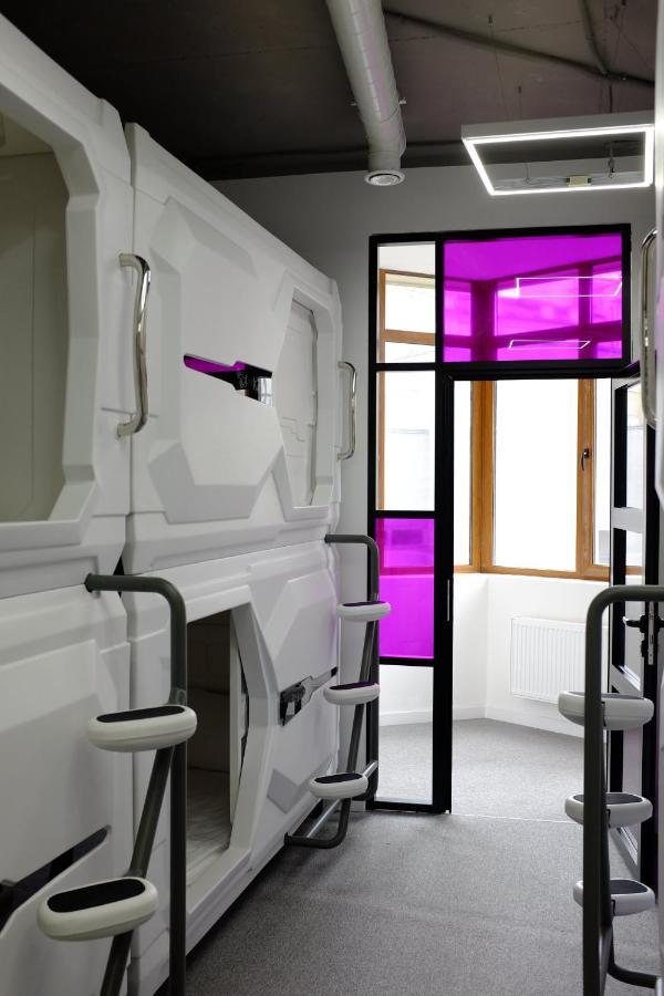 AV-1 Capsule Hotel Kiev Exterior foto