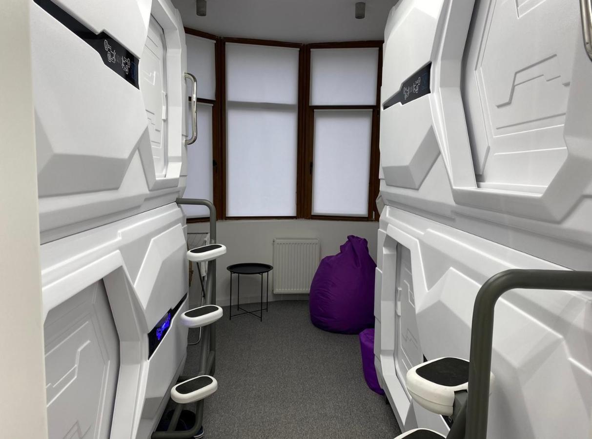 AV-1 Capsule Hotel Kiev Exterior foto