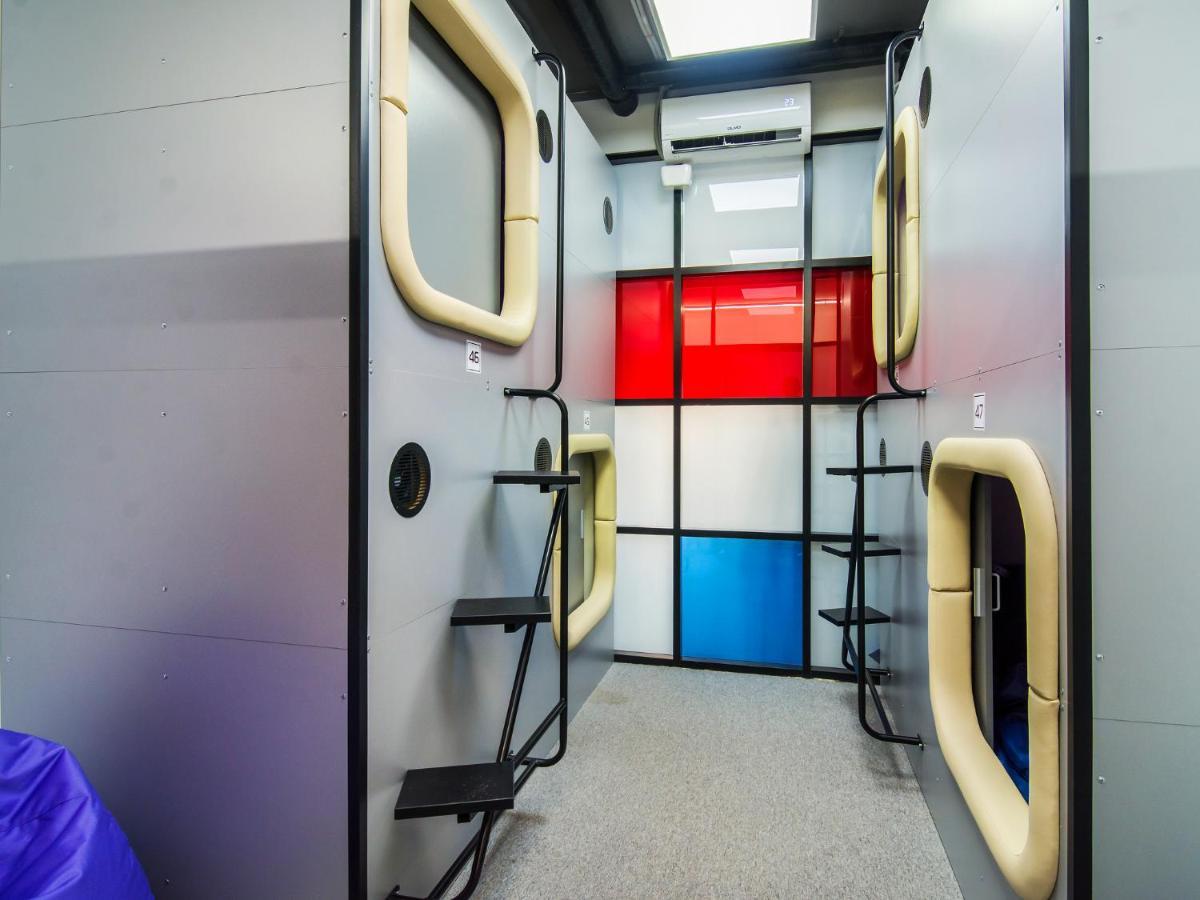 AV-1 Capsule Hotel Kiev Exterior foto