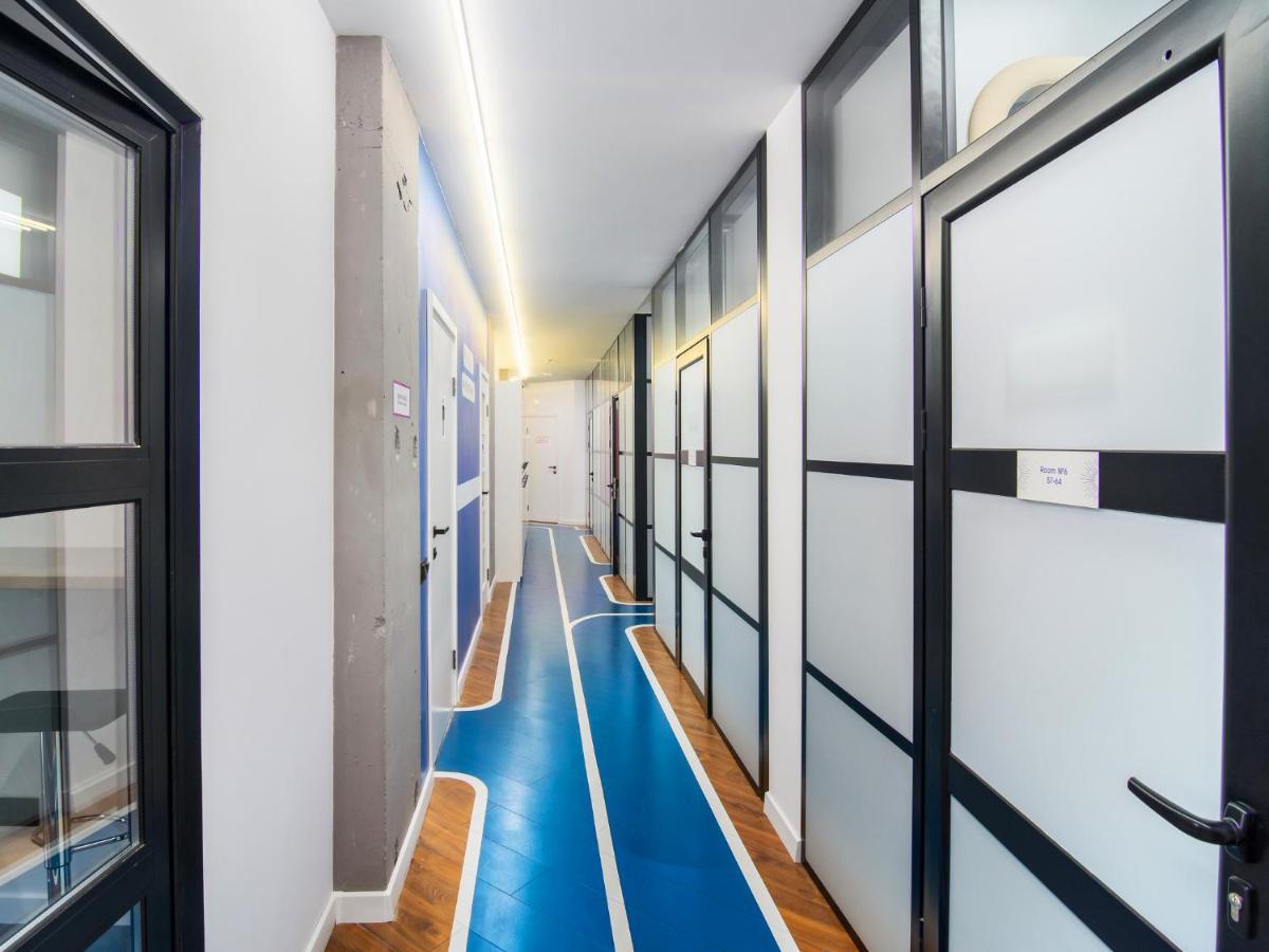 AV-1 Capsule Hotel Kiev Exterior foto