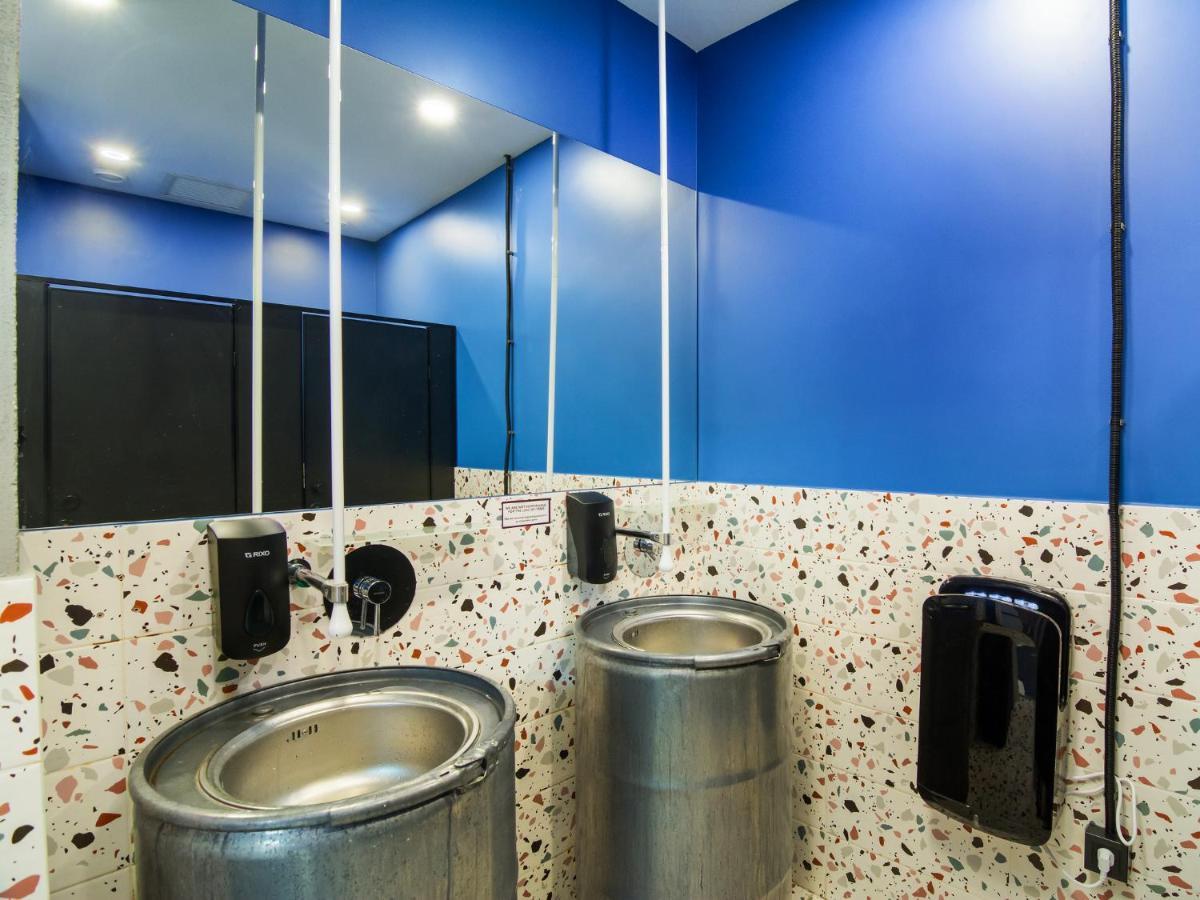 AV-1 Capsule Hotel Kiev Exterior foto