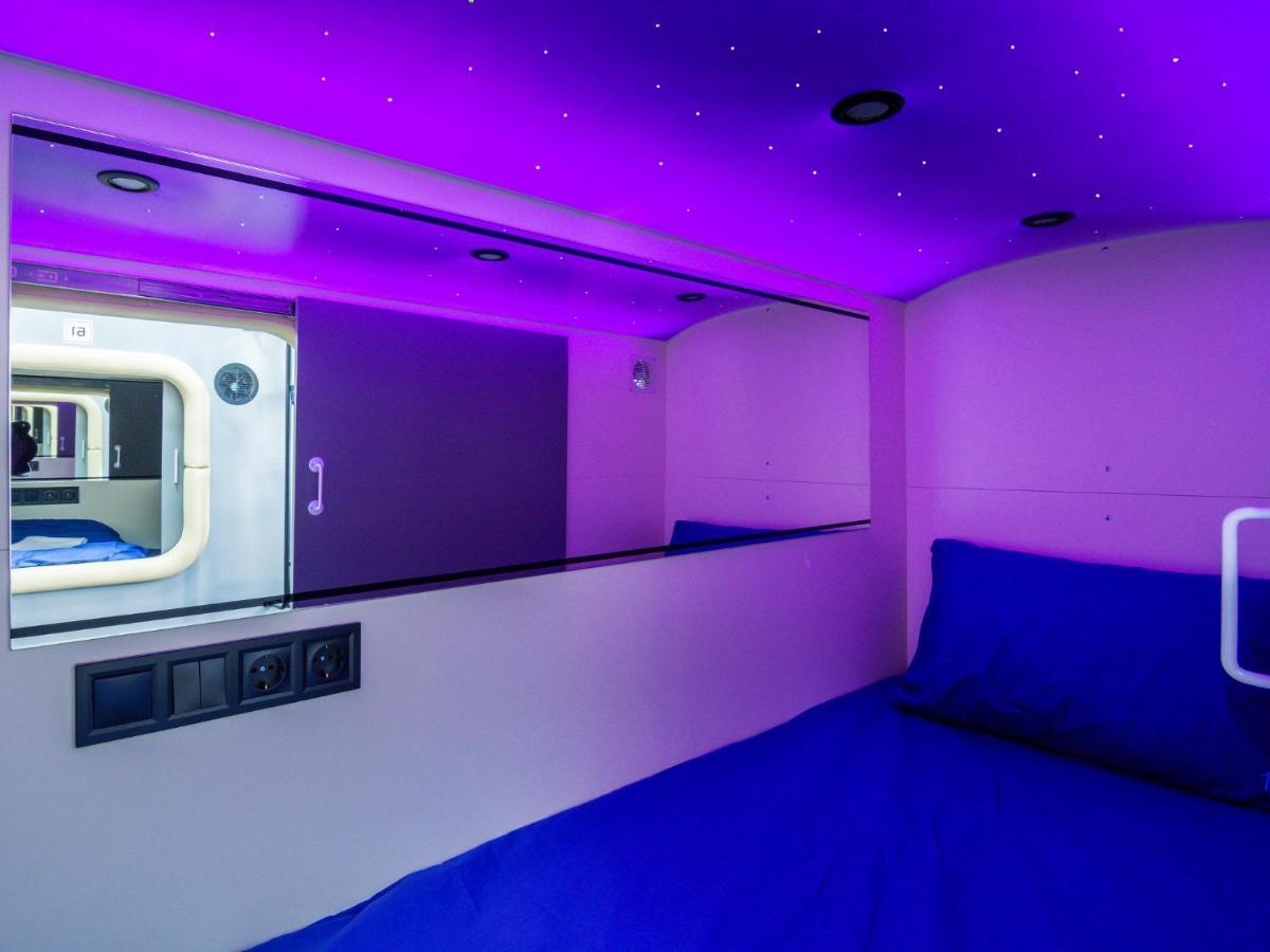 AV-1 Capsule Hotel Kiev Exterior foto