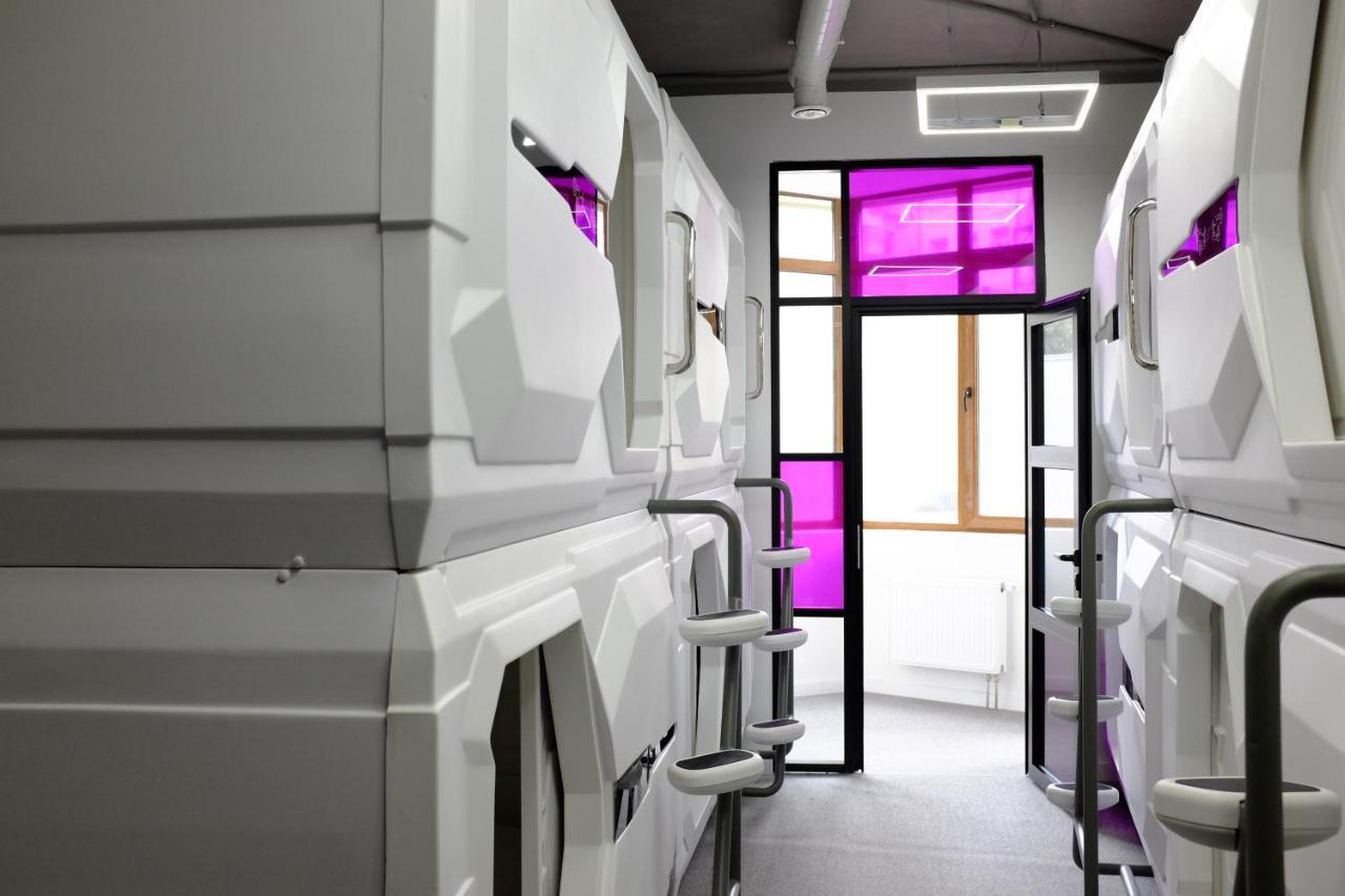 AV-1 Capsule Hotel Kiev Exterior foto