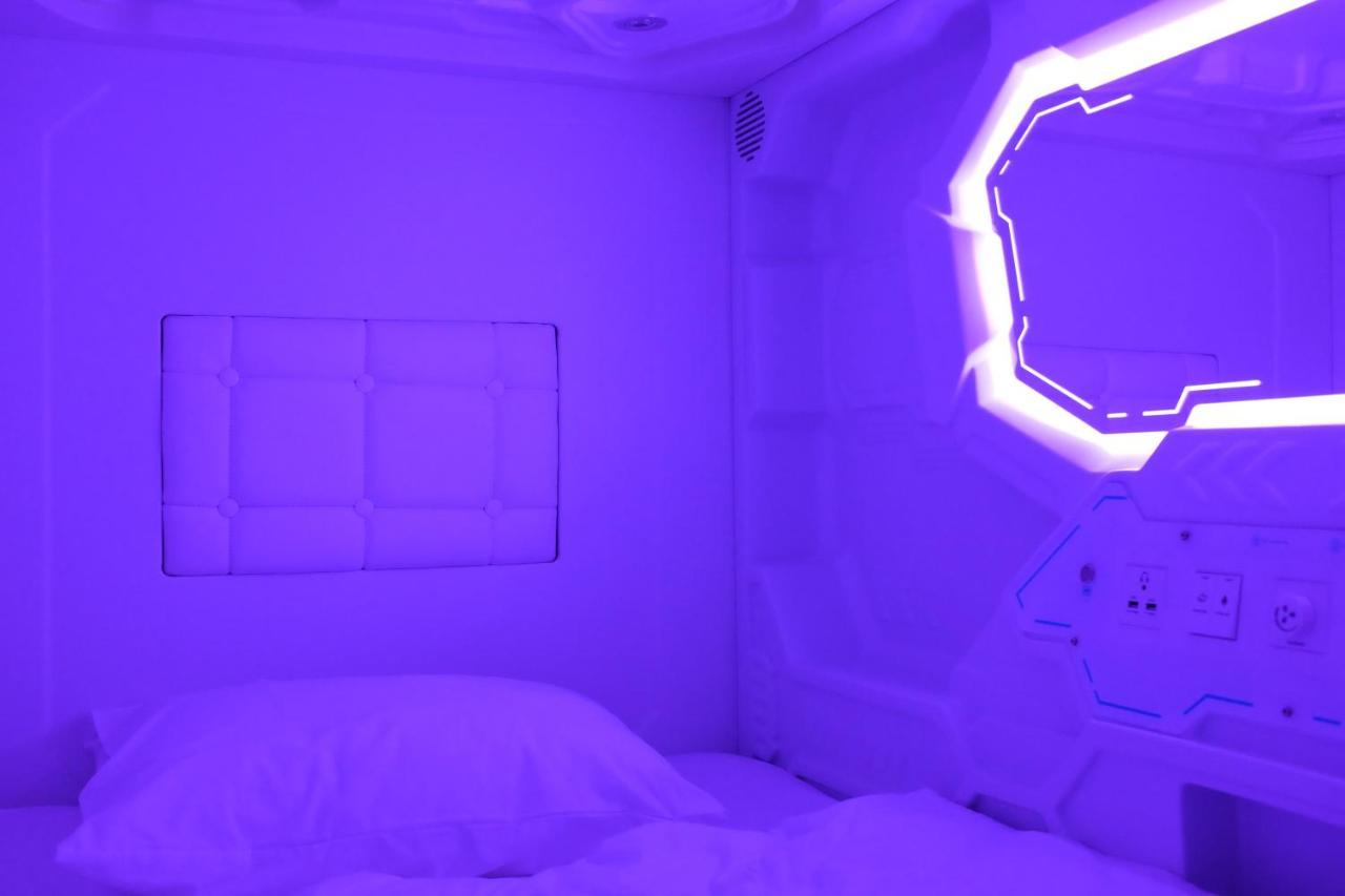 AV-1 Capsule Hotel Kiev Exterior foto